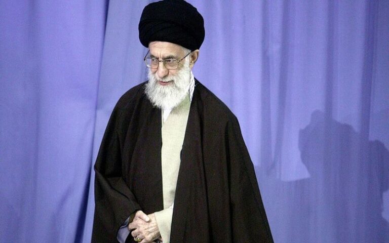 «بازتاب» - رسانه‌های معتبر خارجی در ساعات گذشته از تحولات و رویدادهای مرتبط با ایران غافل نبوده و مطالب قابل‌تأملی را پیرامون مسائل مرتبط با ایران به رشته تحریر درآوردند مثل اندیشکده اوراسیاریویو و پایگاه خبری المانیتور بر موضوعاتی چون ایرانیان برای نظم نوین جهانی آماده شوند، تولید نفت ایران به سطح قبل از تحریم رسیده است، توافق هسته ای هنوز امکان پذیر است، نوشتند.