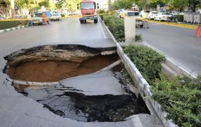 فرونشست وحشتناک زمین وسط شهر اصفهان