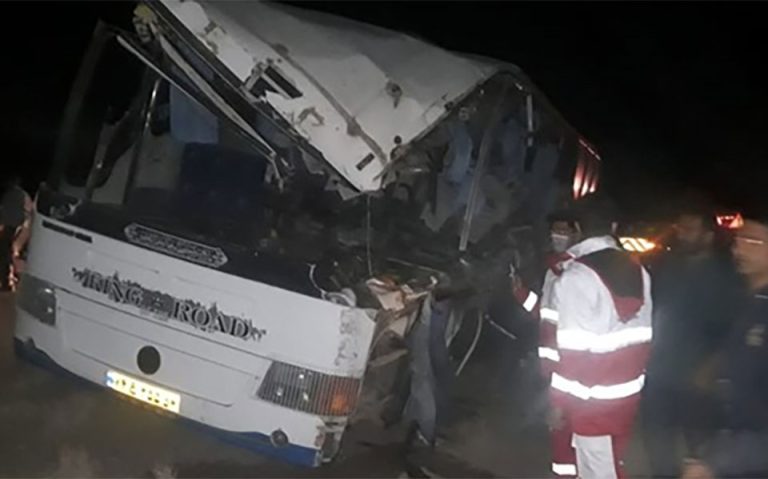 واژگونی اتوبوس حامل کارگران چادر ملو