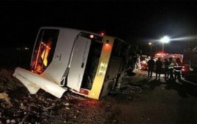 واژگونی یک اتوبوس در مشهد ۲۵ مصدوم بر جای گذاشت