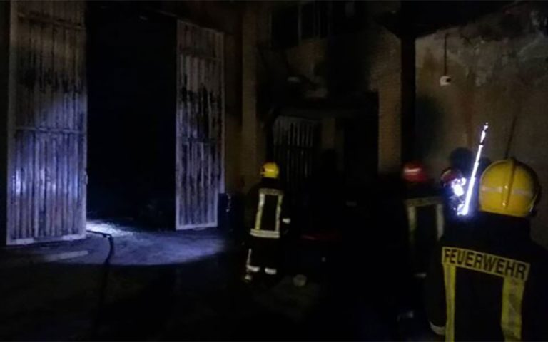 وقوع آتش سوزی گسترده در کارخانه کفش قم