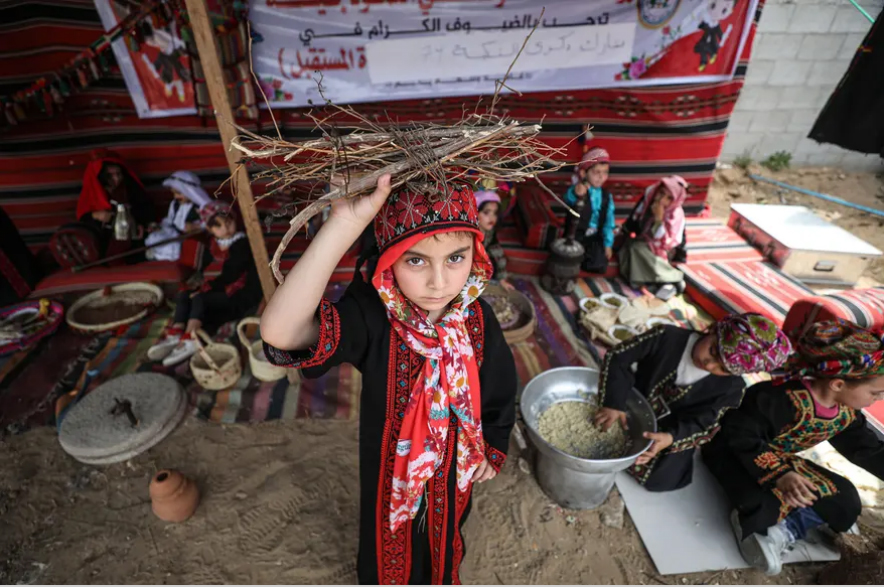 دیدنی های امروز؛ از تیراندازی مرگبار در آمریکا تا روز "نکبت" انتقال اجساد سربازان روسی صفحه اول فیلم عصر ایران۲ تماس با ما آرشیو جستجو پیوند ها نظرسنجی آب و هوا اوقات شرعی سواد زندگی تاریخ: ۲۶ اردیبهشت ۱۴۰۱ - ۱۲:۲۰ عصر ایران yektanet.com فیلم بیشتر »» Play Video سخنی لطیف از آیت الله فاطمی نیا: جهنم رفتن خیلی سخت است (فیلم) در حاشیه حرکتی خفن از شرکت کننده عصر جدید! (فیلم) لیلا حاتمی و لیلی رشیدی ، ۳۹ سال پیش در تلویزیون (فیلم) حضور هنرمندان در هفدهمین شب بازیگر (عکس) آخرین وضعیت رضا رویگری پس از ترخیص از آسایشگاه کهریزک (+عکس) تبریک تاجی نوید محمدزاده به هواداران استقلال (عکس) جزئیات رسمی جدید از فیلم "برادران لیلا" / فشار اقتصادی و بحران خانوادگی (+عکس) بیوگرافی کامبیز قربانی پسر گوگوش (+عکس) احساساتی شدن سختگیرترین داور عصر جدید + اجرای زیبای ستیلا و آنیسا (فیلم) خاطرات رضا داودنژاد از بازی در کنار فریماه فرجامی پس از 37 سال راهنمایی به سبک الیکا عبدالرزاقی در برنامه مهران مدیری (فیلم) باشگاه مغز باشگاه مغز | خط تولید اسباب بازی؛ ربات را پیدا کنید (معمای تصویری) تصویر بعدی چه می تواند باشد؟ با این اعداد "قدرت تمرکز" خود را تقویت کنید (تست تمرکز) آیا می توانید اشتباه را فقط در 5 ثانیه بیابید؟ (تصویر) تست هوش (4): تصویر بعدی را حدس می زنی؟ آیا می توانید خارپشت پنهان شده در جنگل را پیدا کنید؟ (تصویر) آب نبات کجاست؟ (معمای تصویری) عباس عبدی: علت روی آوردن مردم به فضای مجازی عملکرد تبلیغاتزده صداوسیما و سایر رسانهها_ میدانی در 1401 دلار چند میشود؟ (ظرفیت محدود) سال نو را پرسرعت بگذرانید! 59 درصد تخفیف باورنکردنی مودم همراه! رفع افتادگی پلک فوری با لیزر توسط متخصص چشم میخوای ماشینتو بفروشی؟ اینجا قیمت بگیر.. میدانی در 1401 دلار چند میشود؟ (ظرفیت محدود) میدانی در 1401 دلار چند میشود؟ (ظرفیت محدود) سال نو را پرسرعت بگذرانید! 59 درصد تخفیف باورنکردنی مودم همراه! سال نو را پرسرعت بگذرانید! 59 درصد تخفیف باورنکردنی مودم همراه! رفع افتادگی پلک فوری با لیزر توسط متخصص چشم رفع افتادگی پلک فوری با لیزر توسط متخصص چشم میخوای ماشینتو بفروشی؟ اینجا قیمت بگیر.. میخوای ماشینتو بفروشی؟ اینجا قیمت بگیر.. میدانی در 1401 دلار چند میشود؟ (ظرفیت محدود) سال نو را پرسرعت بگذرانید! 59 درصد تخفیف باورنکردنی مودم همراه! رفع افتادگی پلک فوری با لیزر توسط متخصص چشم میخوای ماشینتو بفروشی؟ اینجا قیمت بگیر.. کد خبر ۸۳۹۹۲۱ تاریخ انتشار: ۱۲:۰۸ - ۲۶ اردیبهشت ۱۴۰۱ - 16 May 2022 صفحه نخست » عمومیگزارش خطا در خبر پ پ دیدنی های امروز؛ از تیراندازی مرگبار در آمریکا تا روز "نکبت" سالروز "نکبت"و تیراندازی مرگبار نژاپرستانه در آمریکا تیراندازی مرگبار در یک سوپر مارکت در شهر "بوفالو" ایالت نیویورک آمریکا. در این تیراندازی یک جوان نژادپرست 18 ساله، 10 شهروند را که 8 تن از آنها سیاه پوست بودند، کشت./ رویترز تیراندازی مرگبار در یک سوپر مارکت در شهر افتتاح بلندترین پل معلق جهان در جمهوری چک/ رویترز افتتاح بلندترین پل معلق جهان در جمهوری چک/ رویترز چرا دام ها در رشته کوه های آلپ سوییس/ EPA چرا دام ها در رشته کوه های آلپ سوییس/ EPA گورستان شهر "خارکیف" اوکراین/ UPI گورستان شهر منطقه "بیت لاحیا" در هفتادوچهارمین سالروز" نکبت"