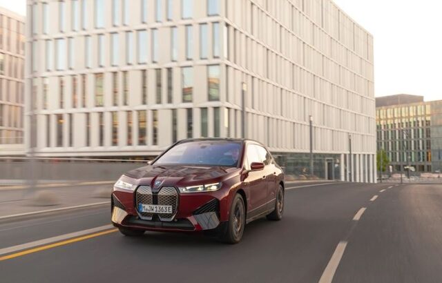 بی ام و iX M60 EV