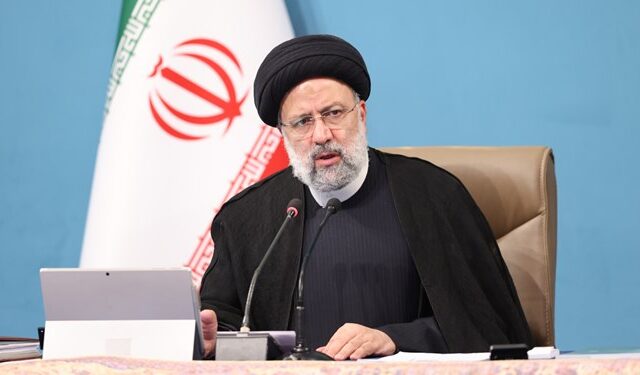 بازدید سرزده رئیس جمهور از متروپل
