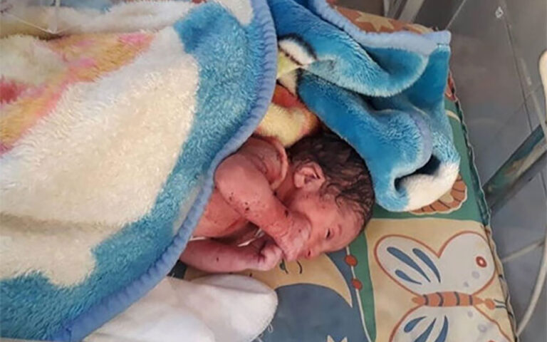 رها شدن نوزاد دختر مقابل شیرخوارگاه آمنه در ونک
