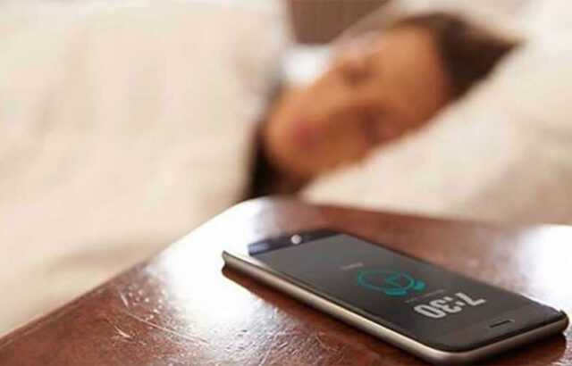 عوارض خطرناک بیدار شدن با آلارم موبایل