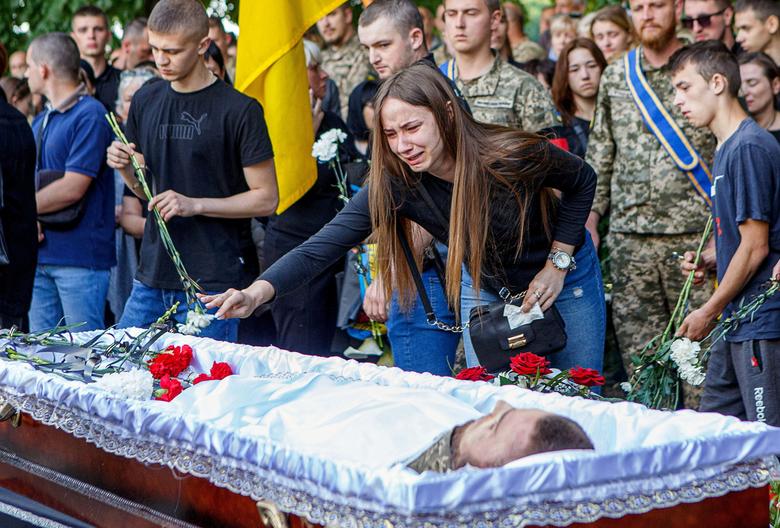 تشییع پیکر یک نظامی ارتش اوکراین