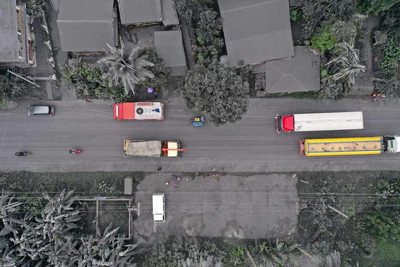 دیدنی های امروز؛ از آلودگی های محیط زیستی تا پایان قرنطینه در چین غبارهای آتشفشان کوه "بولوسان" در فیلیپین