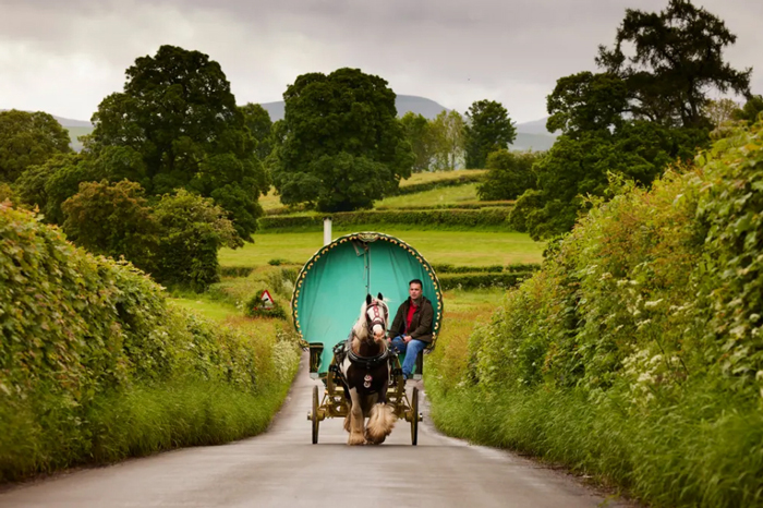 دیدنی های امروز؛ از کولی های انگلیس تا آوارگان خشکسالی در سومالی ارابه اسب یک کولی در انگلیس