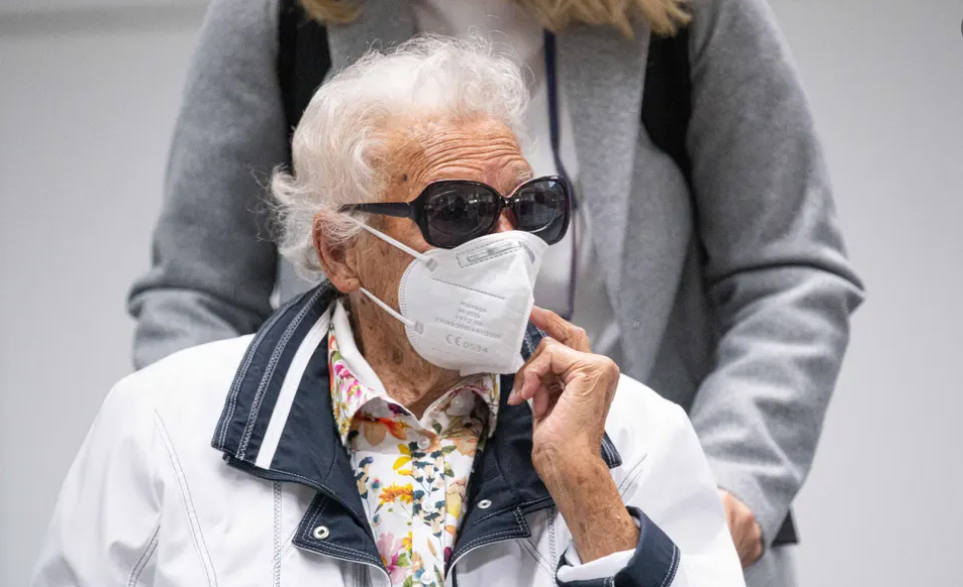 جلسه دادگاه یک افسر سابق آلمان نازی در آلمان