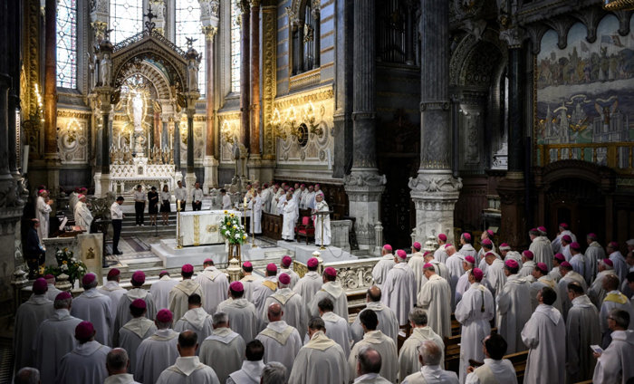 برگزاری مراسم مجمع عمومی اسقف های کلیساهای فرانسه