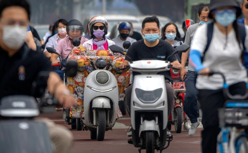 بازگشت ترافیک موتوری به شهر پکن چین
