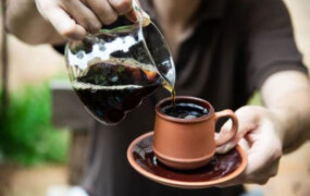 اگر با نوشیدن قهوه این علائم را دارید از آن پرهیز کنید