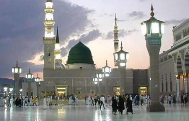 تصاویر زائران در حرم نبوی و جنت‌البقیع