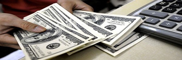 خرید دلار از صرافی یا دلالان؟ کدام گزینه مقرون به صرفه تر است؟!