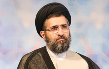 حجت الاسلام حسینی قمی از کارشناسان مباحث اجتماعی و تربیت دینی.