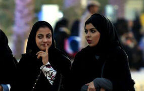 عربستان الزام در پوشاندن مو و گردن زنان در عکس کارت ملی را لغو کرد