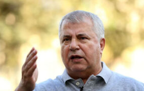 علی پروین: لیگ را برای تیم ملی تعطیل کنند