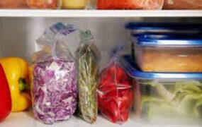چرا نباید مواد غذایی را با کیسه پلاستیکی در فریزر بگذاریم؟