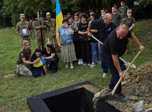 تشییع جنازه سربازان اوکراینی که در جنگ جان باختند
