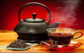 خوردن چای با این مواد غذایی ممنوع