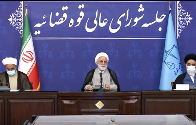 در مسئله عفاف و حجاب هیجانی برخورد نکنیم