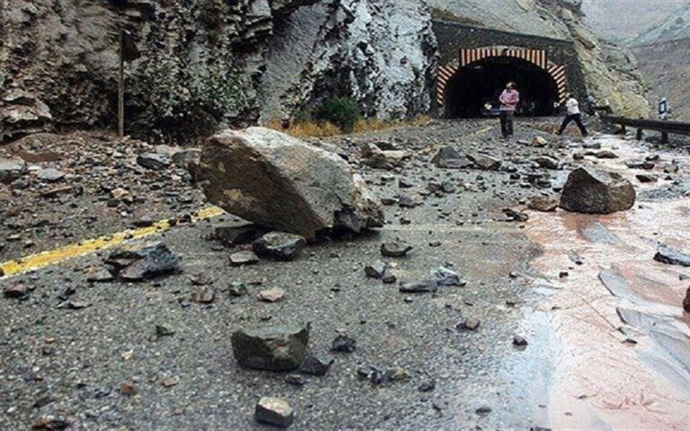 ریزش کوه در جاده کرج - چالوس