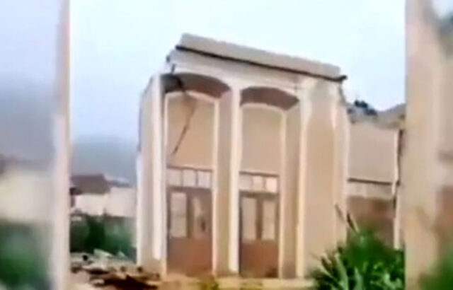 ریزش یکی از خانه‌های تاریخی شهر تفت پس از بارش باران و سیل