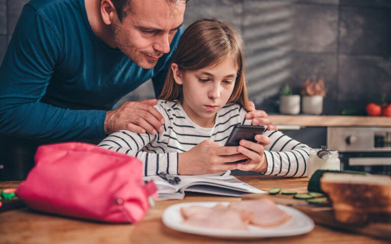 سکوت راه مناسبی برای تربیت فرزند نیست