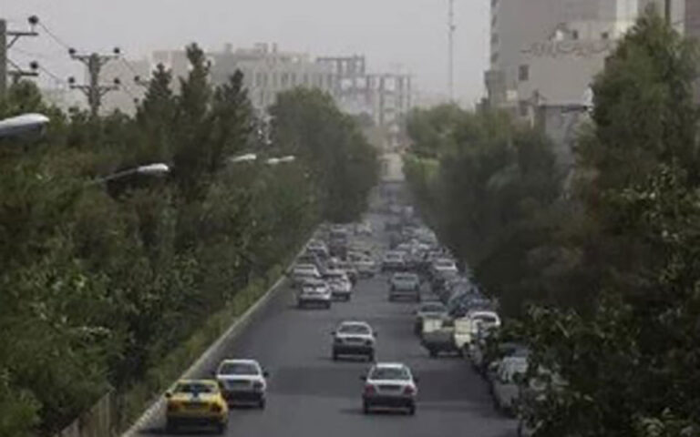 وزش باد شدید و خیزش گرد و خاک