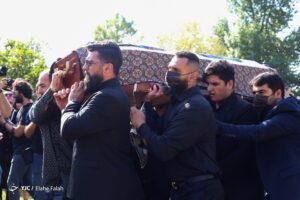 تشییع پیکر هوشنگ ابتهاج در رشت