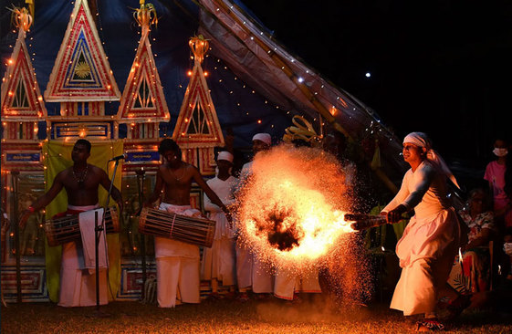 برگزاری یک جشنواره آیینی در سریلانکا