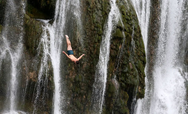 مسابقات بین المللی شیرجه از آبشار در بوسنی
