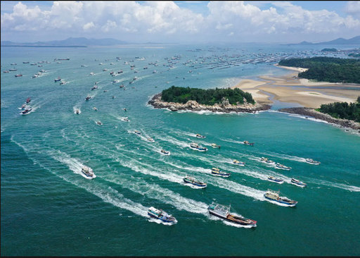  آغاز به کار قایق های ماهیگیری پس از رفع ممنوعیت ماهیگیری فصلی تابستانه در سواحل جنوبی چین