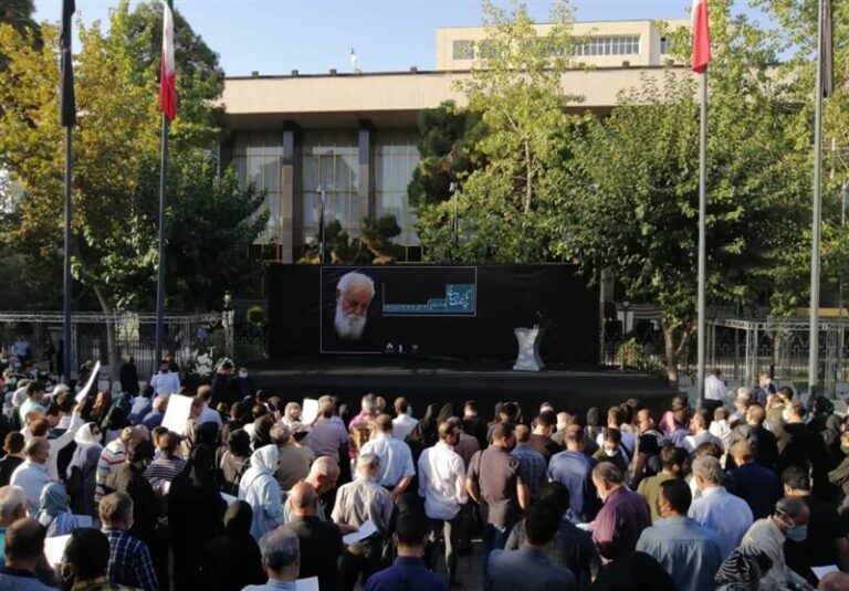 تشییع هوشنگ ابتهاج