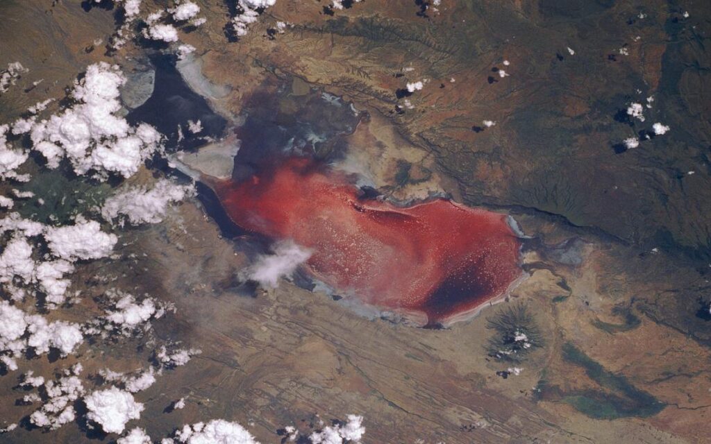 تصاویری از زیباترین دریاچههای دنیا تصاویری از زیباترین دریاچههای دنیا 9