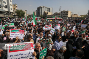 راهپیمایی نمازگزاران نماز جمعه تهران در اعتراض به اغتشاشات21