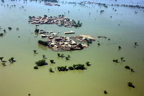بیش از یک سوم مساحت کشور پاکستان زیرآب رفت