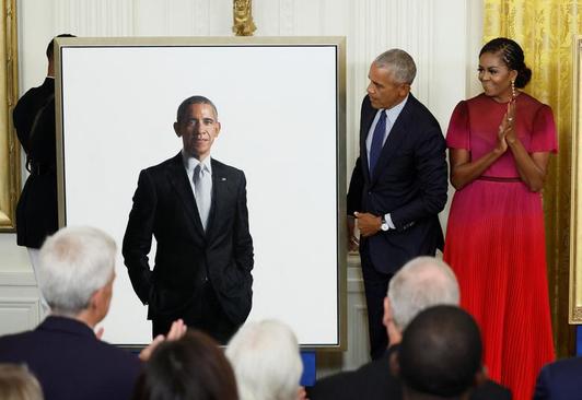 دیدنی های امروز؛ از پرتره رسمی اوباما تا فسیل 150 میلیون ساله دایناسور اوباما و همسرش در مراسم رونمایی از پرتره رسمی شان