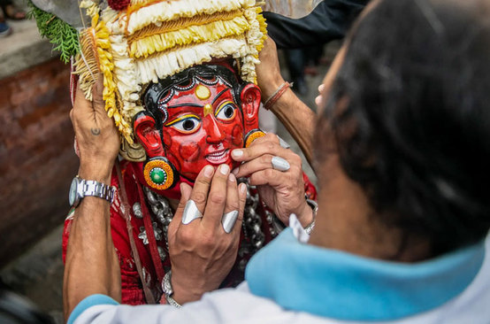 دیدنی های امروز؛ از پرتره رسمی اوباما تا فسیل 150 میلیون ساله دایناسور جشنواره آیینی" ایندرا جاترا" در شهر کاتماندو نپال