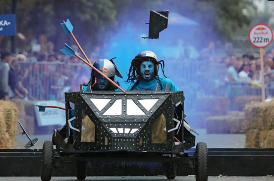 مسابقه خودروهای دست ساز بدون موتور در شهر آلماتی قزاقستان