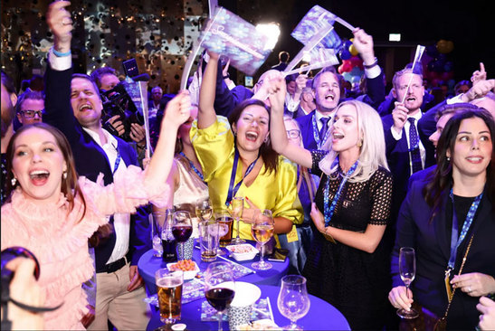 جشن پیروزی حزب دموکرات سوئد 