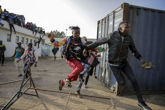 از حواشی مراسم تحلیف رییس جمهوری جدید کنیا در ورزشگاهی در شهر نایروبی کنیا