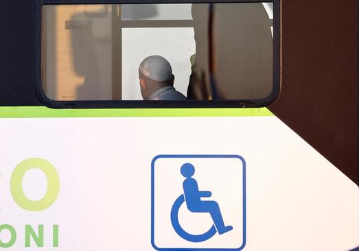 پاپ فرانسیس در فرودگاه شهر رم