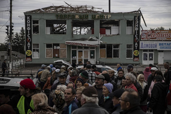 توزیع کمک های غذایی بین جنگ زدگان در شهر خارکیف اوکراین