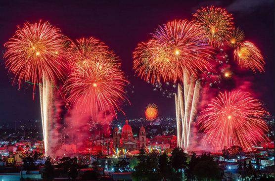 آتش بازی در جشن دویست و دوازدهمین سالگرد استقلال مکزیک