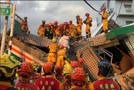 عملیات امدادونجات از زیر آوار زلزله در تایوان