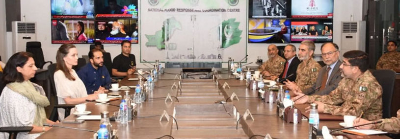 دیدنی های امروز؛ از نهنگ های تلف شده تا توفان فیونا آنجلینا جولی، سفیر حسن نیت سازمان ملل متحد در امور پناهندگان