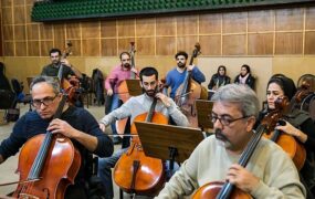 ارکستر سمفونی صداوسیما روی صحنه می‌رود