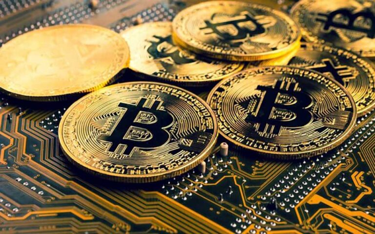 بیت کوین در کانال ۱۸ هزار دلاری
